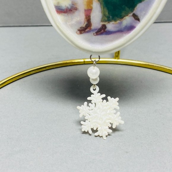 Our Christmas Together Hallmark Ornament 2000 Victorian Era Skaters - Picture 5 of 11